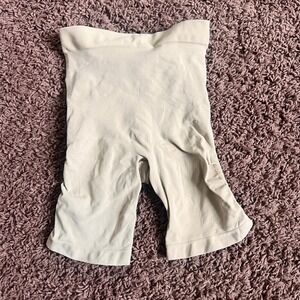 Skims Everyday Sculpt Shorts Mid Thigh Underwear‎ Shapewear Size Small Beige NEW
